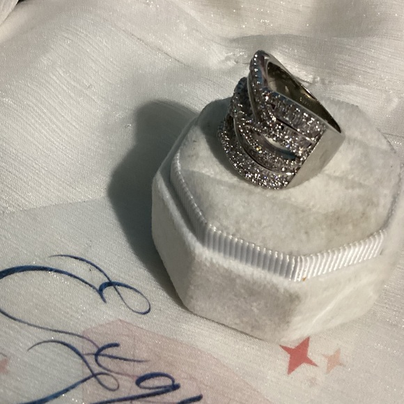 💎18k White Gold Plated Luxurious  Curvy Cz Diamond Weave large Band Ring - Picture 10 of 17